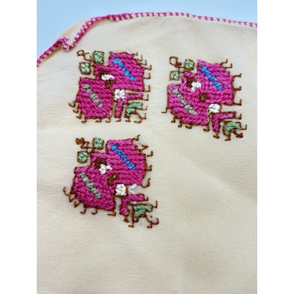 Vintage 100% Silk Embroidered Handkerchief Folk‎ Art Pink Floral Hanky 10x10
